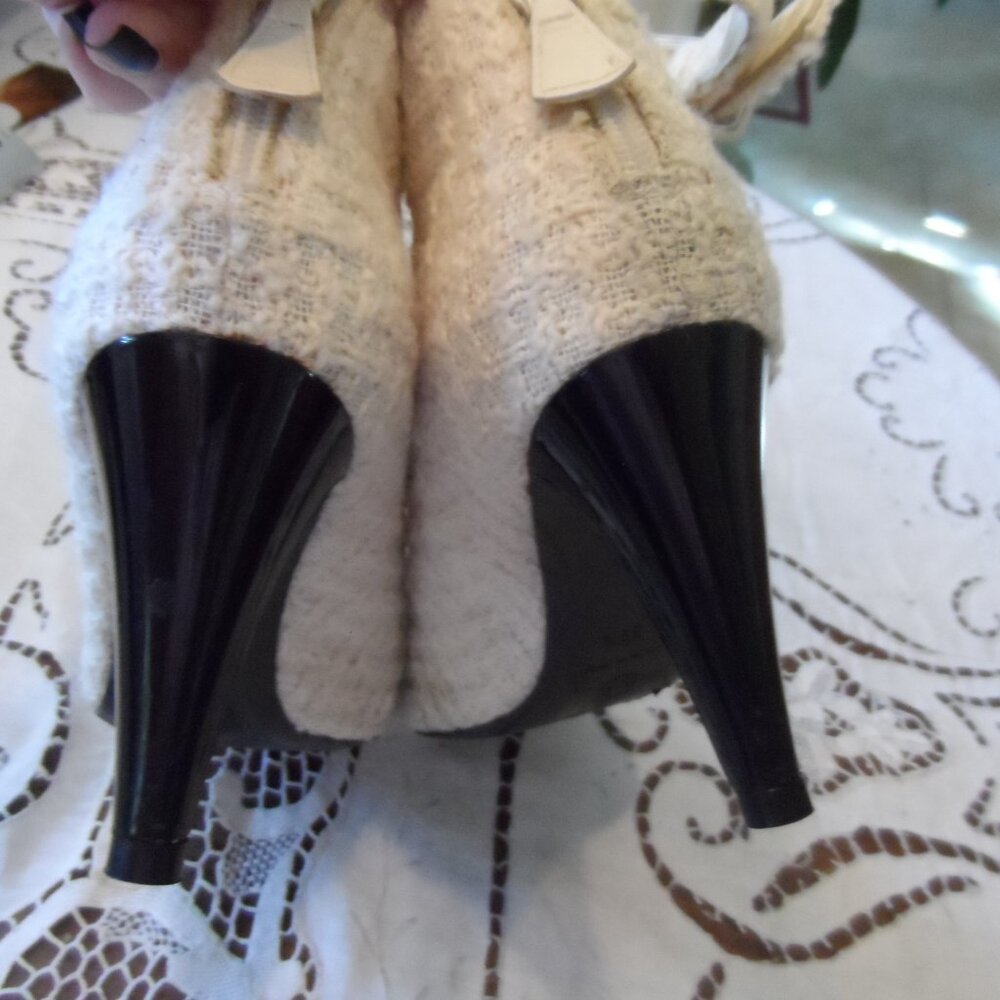Chanel Ivory/Black Wool Tweed-Patent Leather Ankle Boots w/Buckle-Logo Size 39.5 - Picture 14 of 16